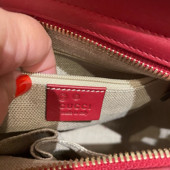 Gucci Microguccissima Bree Tote crossbody in red - Picture 3 of 6